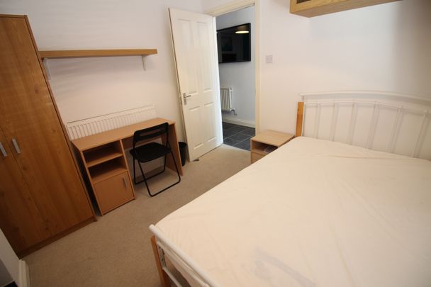 Crwys Place, Roath - Photo 1