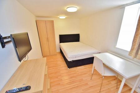 4 bedroom terraced house to rent - Photo 3