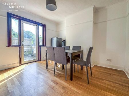 5 bedroom semi-detached house to rent - Photo 3