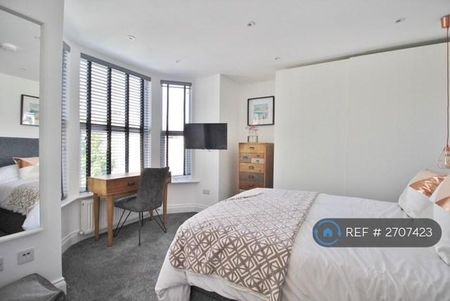 1 bedroom in a house share to rent - Photo 5