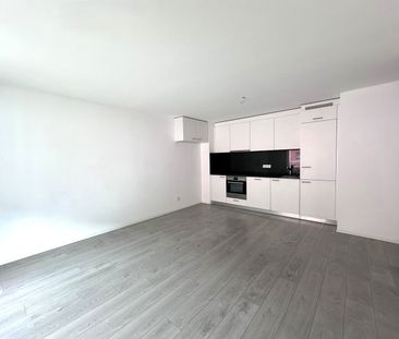 Modernes 2.5-Zimmer-Apartment mit Balkon in Cadenazzo - Photo 4