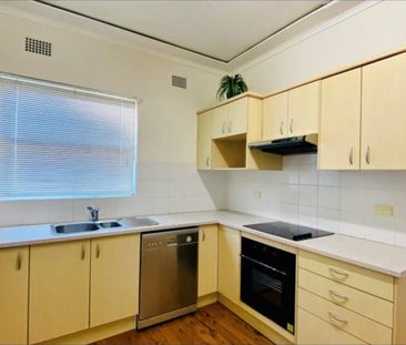 Kingsgrove - Photo 1