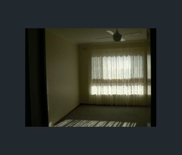 2 bedroom, Low maintenance, Neat as a pin. - Photo 2