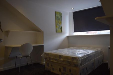 6 bedroom terraced house to rent - Photo 4