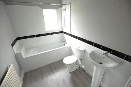 2 bedroom terraced house to rent - Photo 4