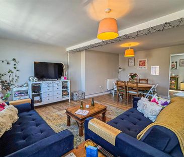 2 bed Flat To Let - Photo 4