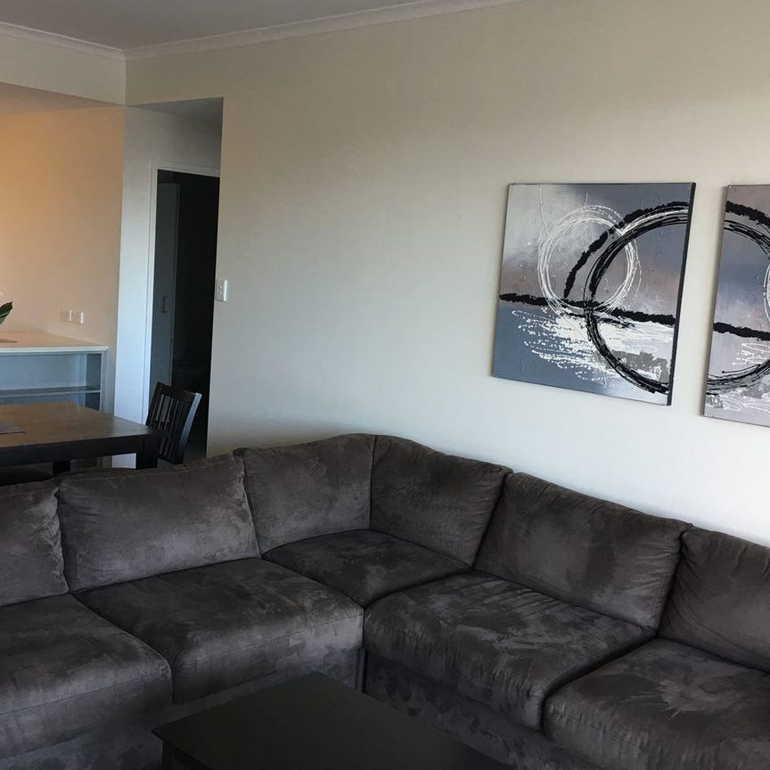LOW MAINTENANCE 2 BEDROOM, 2 BATHROOM FURNISHED APARTMENT IN THE CITY CENTRE - Photo 1