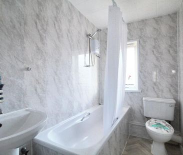 2 bedroom semi-detached house to rent - Photo 6