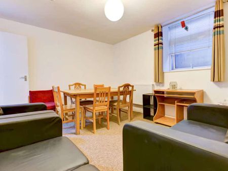 A Convenient House Share for Rent in Brighton Room 4 - Photo 2