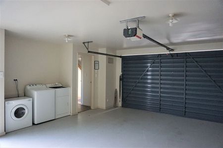 Furnished 3BR Townhouse in Christchurch - Photo 2