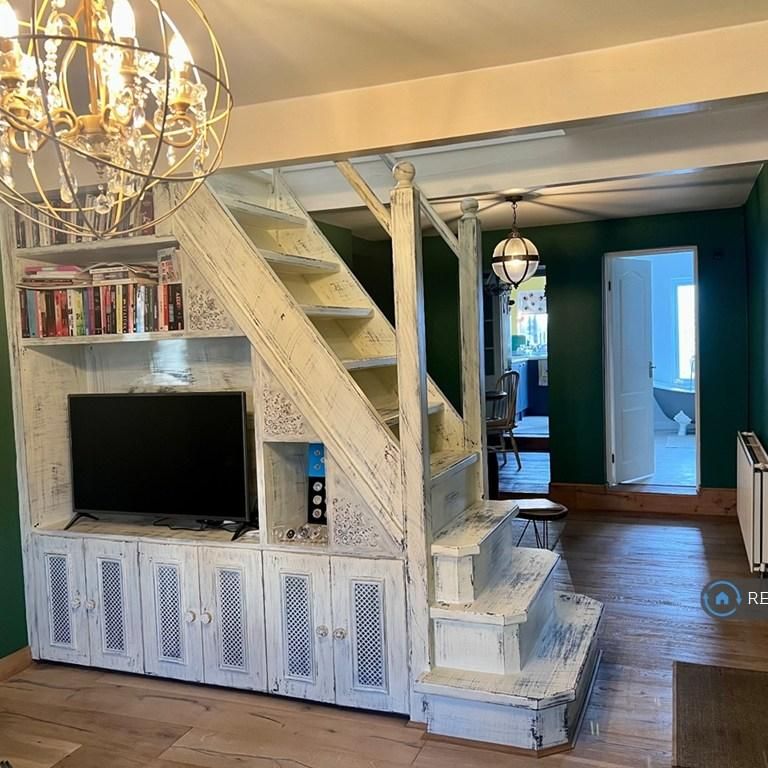 2 bedroom semi-detached house to rent - Photo 1