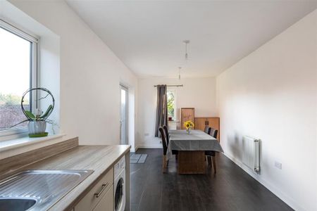 3 bedroom detached house to rent - Photo 3