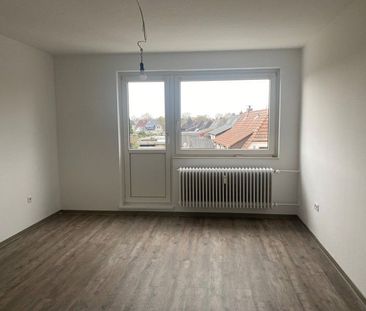 Renovierte 4-Zimmer-Wohnung mit Balkon - Foto 1