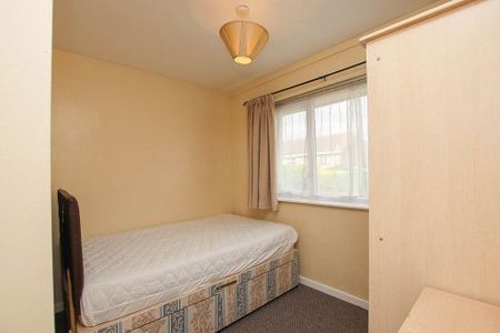 2 bedroom maisonette to rent - Photo 4