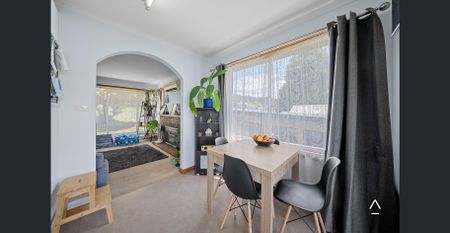 Charming Family Home on a spacious Block in Beaconsfield - Photo 3