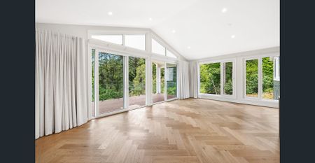 Modern Split-Level Home for Rent in Mount Dandenong - Photo 2