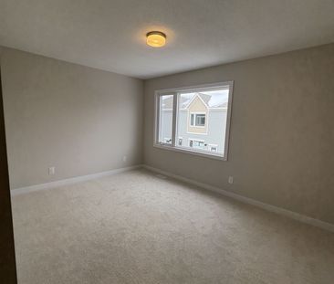 For Lease - 215 Ryan Reynolds Way, Orleans - Convent Glen and Area,... - Photo 1