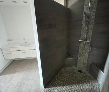 Location Maison 7 pièces 203m² DECINES CHARPIEU 69150 - Photo 4