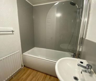 3 bedroom end of terrace house to rent - Photo 6