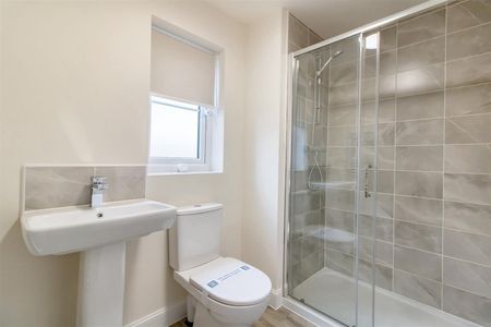 3 Bedroom House - Terraced - Photo 4