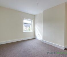 1 BEDROOM Flat - Photo 1