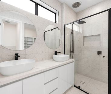 Stunning Family Home! - Photo 5