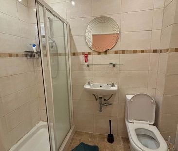 Room in a Shared House, Denmark Road, M15 - Photo 6