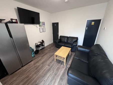 1 bedroom in a house share to rent - Photo 4