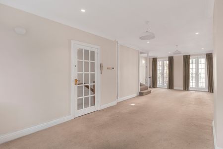 Holland Park Road, Holland Park, London, W14 - Photo 3