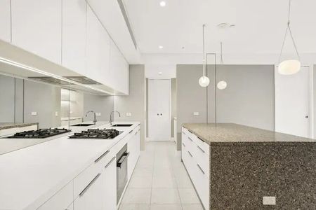 Redfern - Photo 3