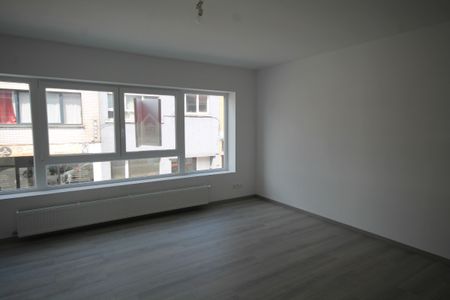 Te huur 1 slaapkamer appartement met balkon in Zelzate - Photo 2
