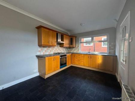 2 bedroom property to rent in Oldham - Photo 3