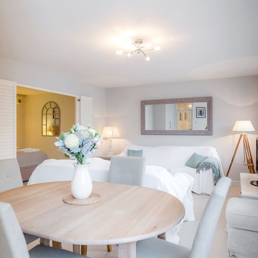 1 Bed Flat, Grosvenor Court, SW15 - Photo 1
