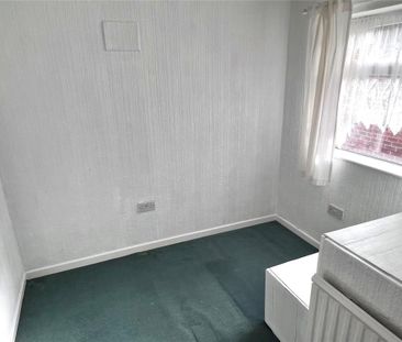 3 bedroom end of terrace house to rent - Photo 3