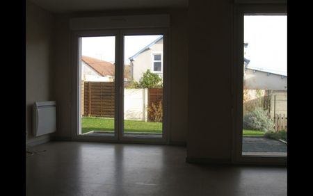 Location Maison 4 pièces 87 m² Châtillon-sur-Indre - Photo 2