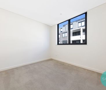 LUXURIOUS & CONVENIENT NORTH SHORE LIVING - Photo 4