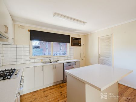 10 Linlithgow Way, 3337, Melton West Vic - Photo 4