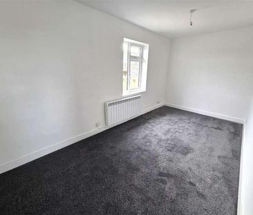 Cambridge Crescent, Doe Lea, Chesterfield, S44 - Photo 4