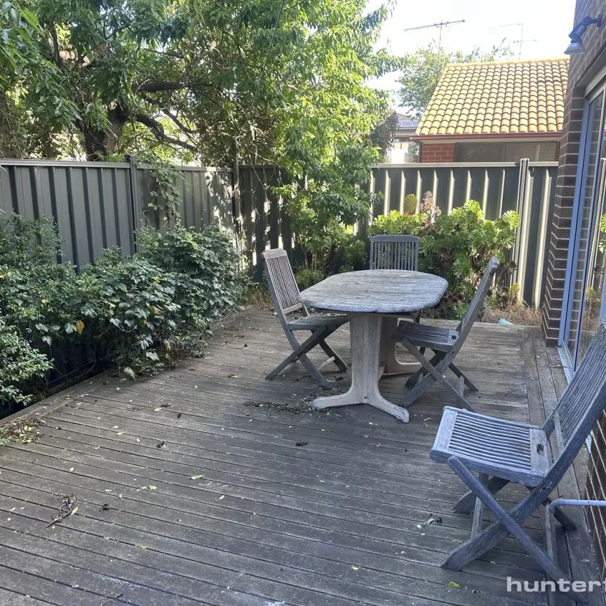 “MODERN LIVING IN PRIME LOCATION” - Photo 1