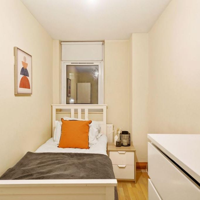 1 bedroom in a house share to rent - Photo 1