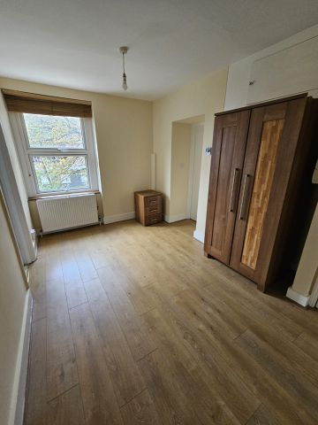 3 Bed Flat, Muswell Hill Road, N10 - Photo 2