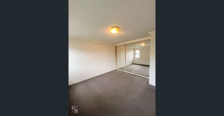 Spacious 3-Level Townhouse in Prime Kensington Location – Fully Furnished | Walk to UNSW - Photo 5