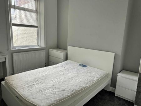 6 bedroom townhouse to rent - Photo 4