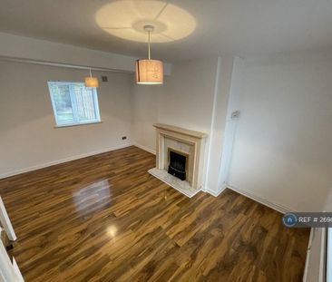 3 bedroom semi-detached house to rent - Photo 2