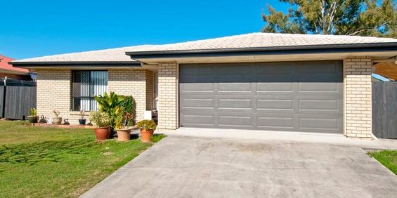 Very Comfortable & Renovated Low-set Family Home with Solar Panels - Photo 3