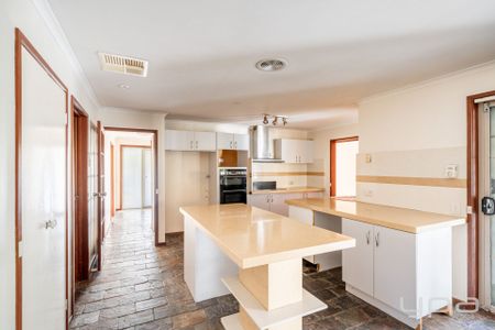 Spacious Family Living in a Prime Location - Photo 4