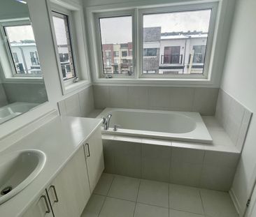 For Lease - 815 Stanstead Path, Oshawa, Ontario - Photo 5