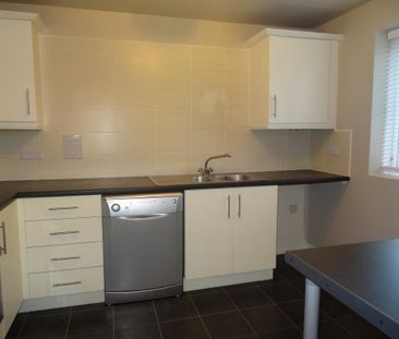 3 bedroom semi-detached house to rent - Photo 5