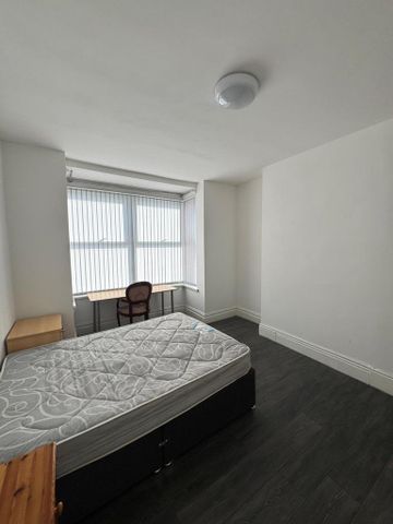 4 bedroom terraced house to rent - Photo 5
