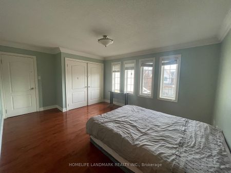 Detached Home For Lease | N8135940 - Photo 2